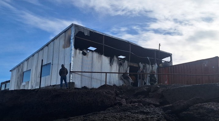 Incendio en Puerto Deseado termina con un bombero herido 