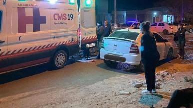 Mujer dio a luz en un auto que había chocado