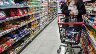 Un semestre muy complicado: el poder adquisitivo por debajo de la suba de alimentos y de las tarifas de luz y gas