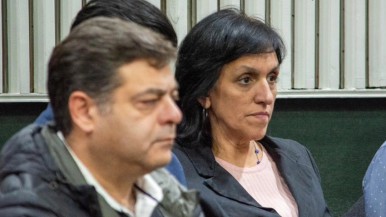 Tras el incendio, la ministra Macchiavelli habló de atentado, un trasfondo político y pidió: "Paren con esta locura"