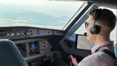 El joven que comenzó en el Aeroclub de Río Gallegos, y ahora viaja por el mundo como piloto de una empresa aérea internacional 