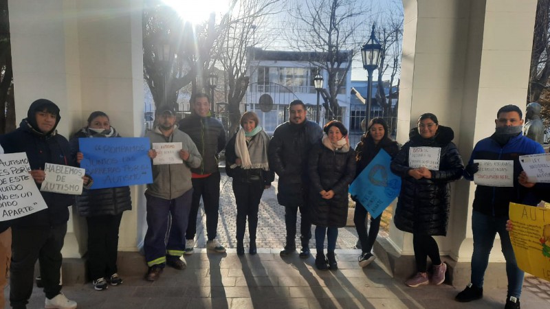 La falta de respuestas por parte de la obra social hizo que padres y madres se convocaran para este viernes