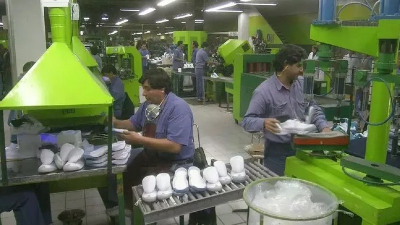 Crisis en el sector textil: Topper Tucumn paraliz su produccin y el Parque Industrial de La Rioja trabaja "como en la pandemia"