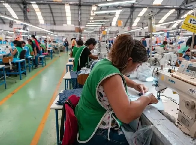 Crisis en el sector textil: Topper Tucumn paraliz su produccin y el Parque Industrial de La Rioja trabaja "como en la pandemia"