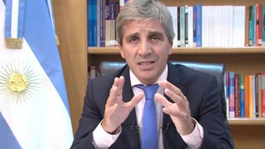 El ministro de Economía dijo que "la gente tendrá que vender dólares para pagar impuestos"