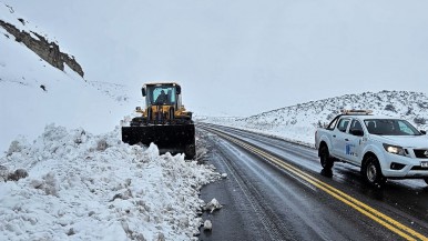 Rutas de Santa Cruz: todavía la nieve impide el tránsito normal en varios caminos 