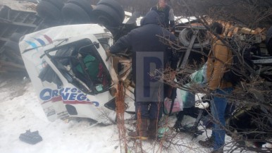 Despiste y vuelco de camión en la Ruta 3