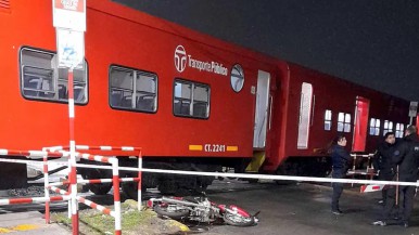 Un motociclista murió y otro resultó herido tras ser embestidos por un tren en Pilar