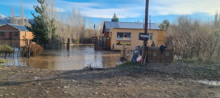 Monitoreo y acciones del Comit de Operaciones de Emergencia en distintos puntos de Santa Cruz por deshielo y crecidas de ros 