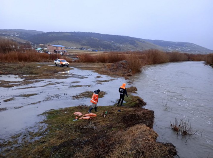 Monitoreo y acciones del Comit de Operaciones de Emergencia en distintos puntos de Santa Cruz por deshielo y crecidas de ros 