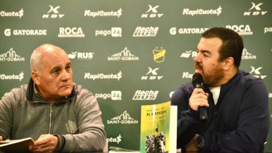 El profesor Leonardo Abrahan  presentó un libro del goleador del club de sus amores  