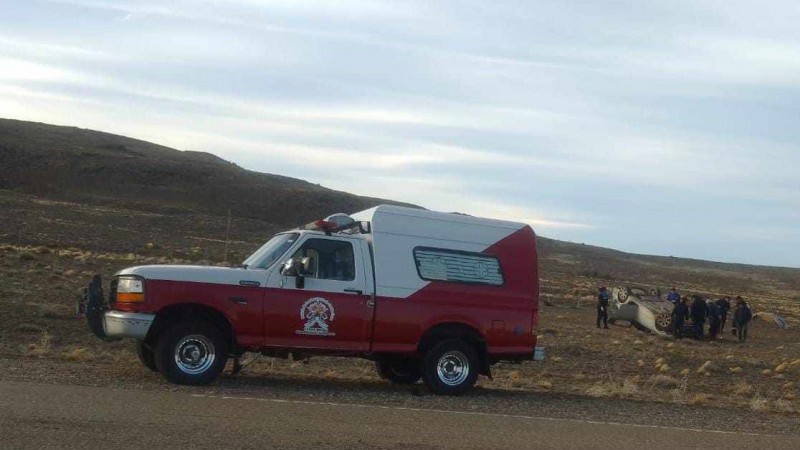 Un hombre perdi la vida en un vuelco en cernaas de Gobernador Gregores.