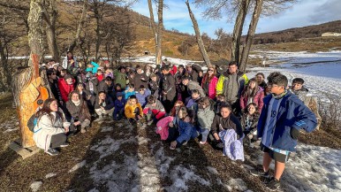 Unos 70 niños y niñas de las colonias municipales de invierno viajaron a la Cuenca Carbonífera 