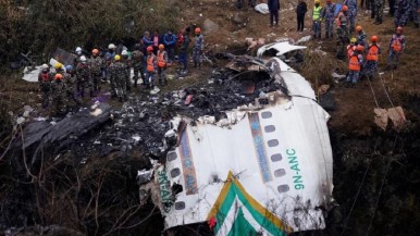 Se estrelló un avión y murieron 18 personas en Nepal