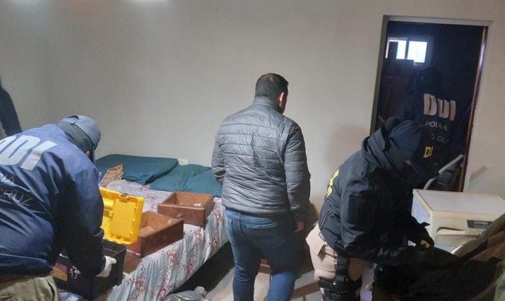 Puerto Deseado: balean una casa, realizan allanamiento y hallan municiones y drogas