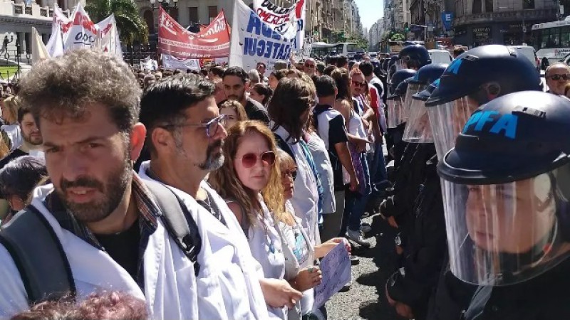 Cmara de Comercio y Servicios le pide al Gobierno nacional que limite el derecho a huelga de docentes, bancarios y colectiveros