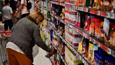 Las ventas en supermercados cayeron 9,7% y acumulan siete meses consecutivos en baja