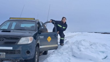 Conocé la historia de la maquinista de Vialidad Provincial que es parte del plan invernal