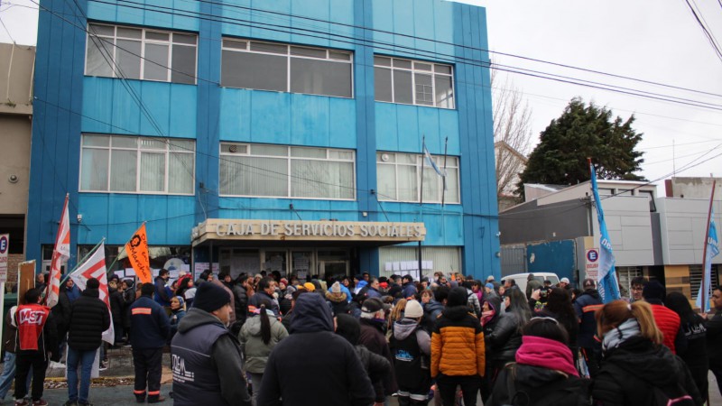 Un nuevo reclamo a las puertas de la obra social provincial encontr a jubilados, familias de pacientes con TEA y a trabajadores estatales