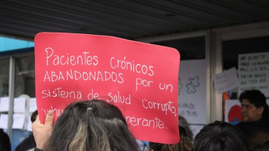 El duro reclamo de los afiliados de la Caja de Servicios Sociales: "Tengo dos hijos con discapacidad y ya no sé cómo seguir. Uno de ellos ha estado sin medicación, entra en crisis y yo no puedo más" 