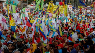 Elecciones en Venezuela: los principales candidatos cerraron las campañas y hay más de 28 millones de personas habilitadas para votar 