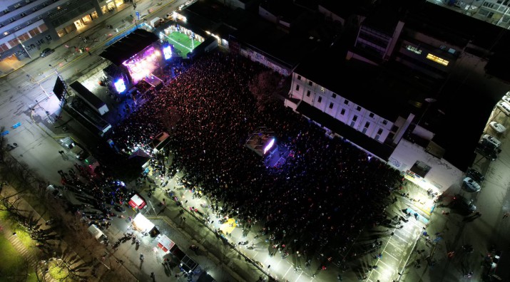 Una multitud en la primera noche de la III Fiesta del Fro