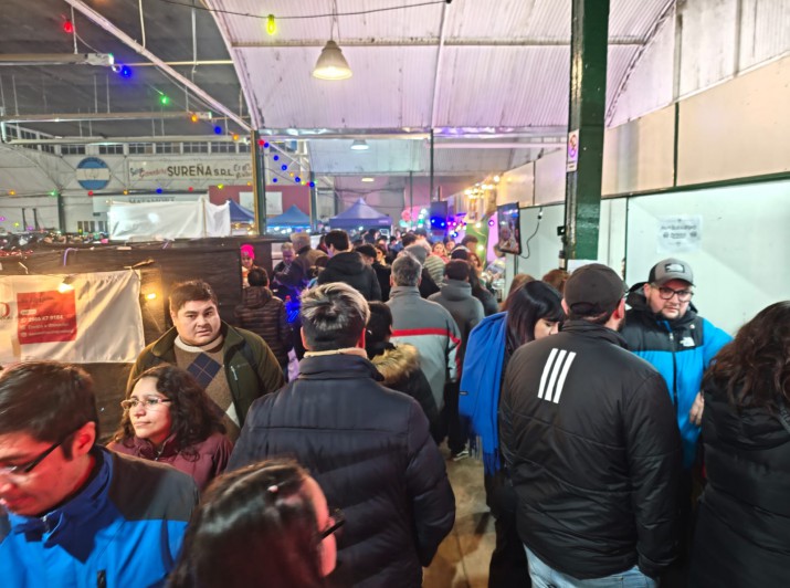 Una multitud en la primera noche de la III Fiesta del Fro