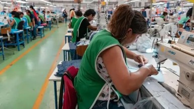 Hay despidos y suspensiones en el sector textil 