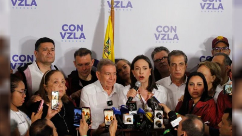 Mara Corina Machado habla junto a Edmundo Gonzlez Urrutia 
