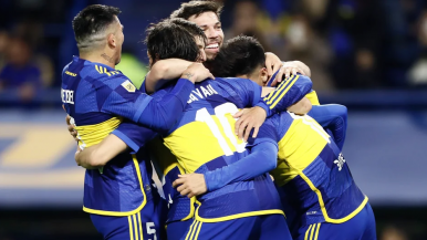 Boca le goleó a Banfield  y se acerca a los de arriba