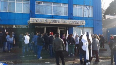 Reunión con padres autoconvocados: el relevamiento que realizará el gobierno de Santa Cruz por la falta de profesionales de la salud 