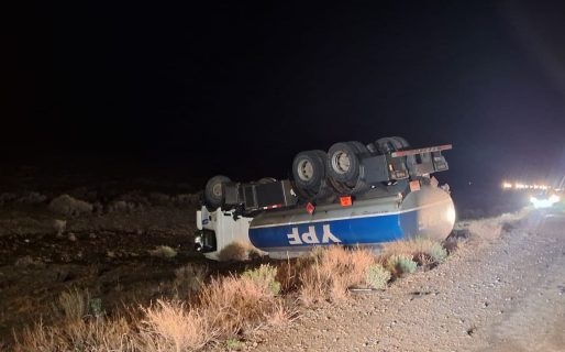 Choque frontal entre una camioneta y un camin cisterna en la ruta 26 deja dos muertos y un herido de gravedad