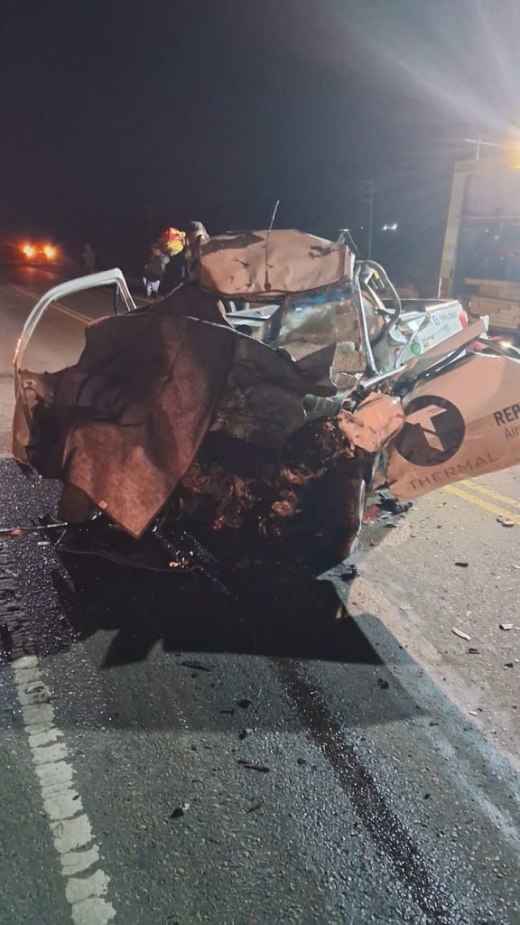 Choque frontal entre una camioneta y un camin cisterna en la ruta 26 deja dos muertos y un herido de gravedad