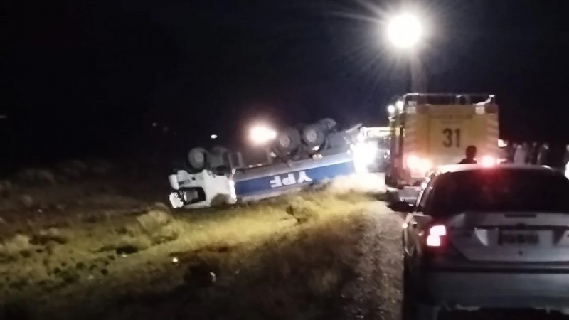 Choque frontal entre una camioneta y un camin cisterna en la ruta 26 deja dos muertos y un herido de gravedad