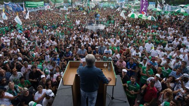 Camioneros se presentó ante la Justicia para ir contra Ganancias y la Reforma Laboral 