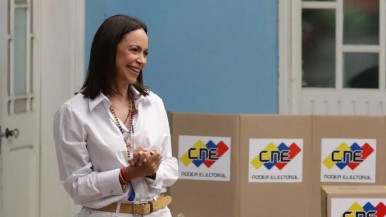 Venezuela: un grupo de encapuchados atacó oficinas del partido de María Corina Machado