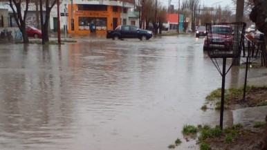 Emergencia en Río Gallegos: hasta cuándo podría llover, los barrios más afectados y el lugar que preparó el Municipio en caso de que haya evacuados 