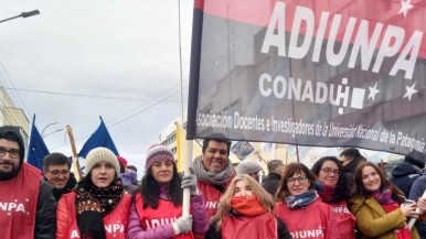 Docentes y no docentes rechazan el aumento propuesto por Nación