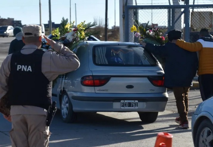 Santa Cruz: ltimo adis para el estibador que muri tras ser aplastado por una tapa metlica