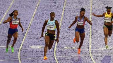 La atleta que hizo historia y ganó medalla de oro en 100 metros, es de un país que tiene casi la mitad de habitantes que Santa Cruz 