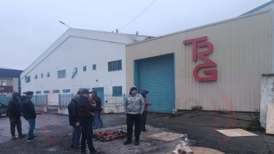 Desempleo: tensa espera de los trabajadores de Textil Río Grande