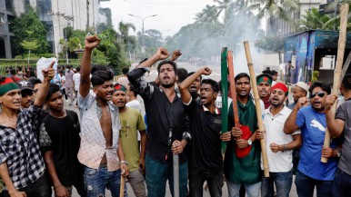 Una revuelta tiró al Gobierno nacional de Bangladesh 