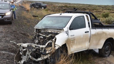 Tres lesionados en choque frontal de camionetas cerca del paraje La Lobería