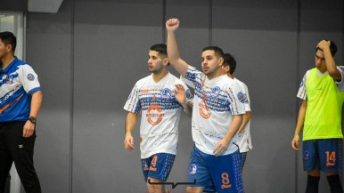 El equipo santacruceño se aseguró la permanencia en el torneo y avanza (Fotos: @camicarrizophotos) 