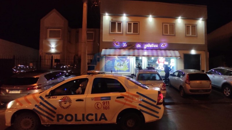 Un hombre y una mujer fueron aprehendidos por el robo a dos comercios