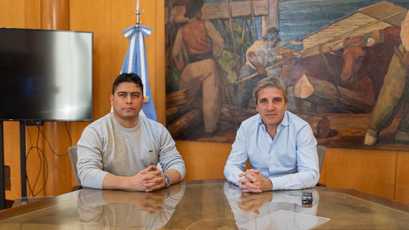 Claudio Vidal y Luis Caputo. Foto: Gobierno de Santa Cruz. 