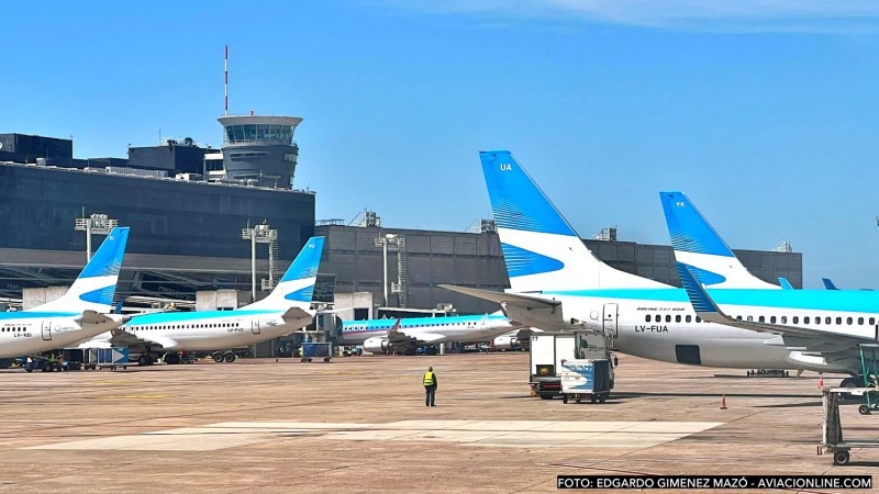 Casi se produce una tragedia con un avin de Aerolneas Argentinas que perdi una rueda en pleno aterrizaje