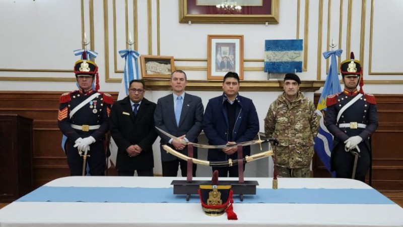 El gobernador Vidal recibi a los Granaderos en Casa de Gobierno de Santa Cruz