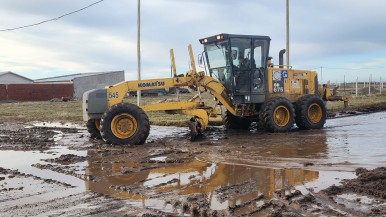 Río Gallegos: la Municipalidad comunicó que siguen las tareas de desagote y perfilado en los barrios  