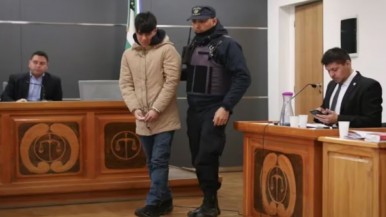 Dijo que su padrino intentó abusarlo y lo mató de 41 puñaladas: el caso que conmociona a una ciudad patagónica 